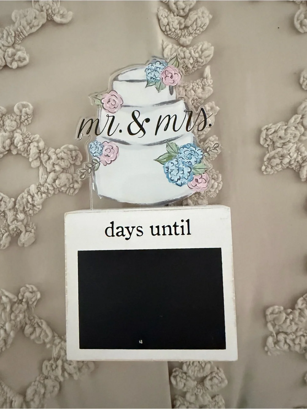 NWOT Mr. & Mrs. Wedding Countdown Chalkboard Sign - White with Pink & Blue Flora